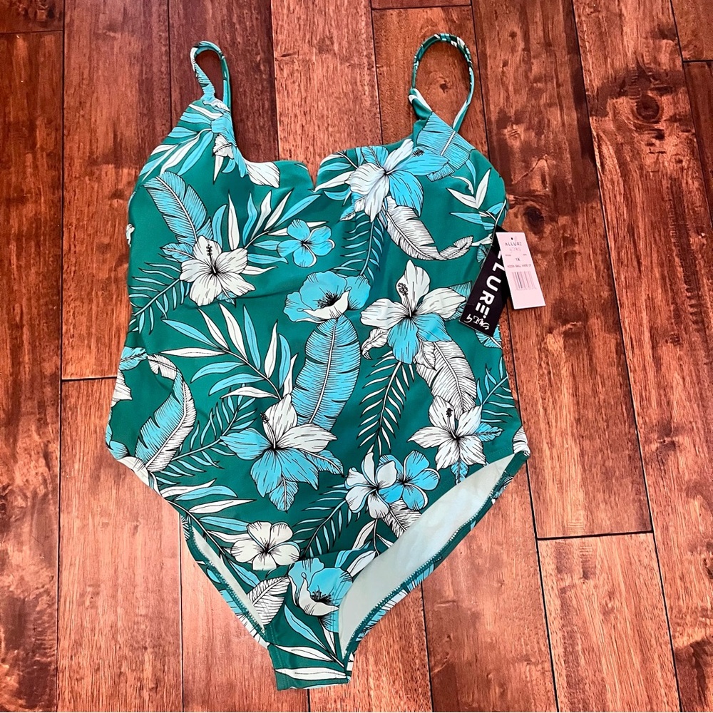 Allure by IMG one piece women’s Swimsuit NWT